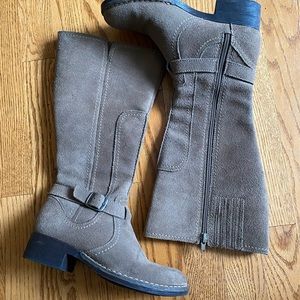 Women's Clarks Mushroom Suede Zip Boots Size 5M